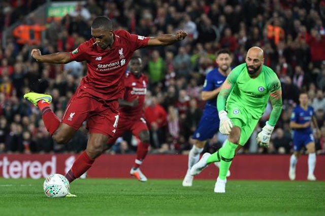 HLV Klopp méo mặt với pha bóng ‘siêu thảm họa’ của Sturridge Pha bỏ lỡ khó tin của Sturridge.