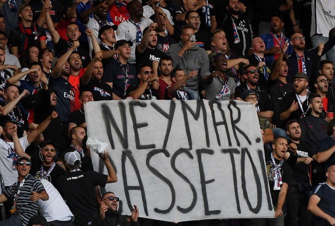 Cổ động viên PSG lăng mạ thậm tệ ngôi sao Neymar Cổ động viên PSG lăng mạ thậm tệ ngôi sao Neymar