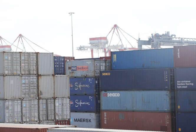 Hé lộ đơn vị nhập 118 container xe BMW nằm cảng Vũng Tàu Hé lộ đơn vị nhập 118 container xe BMW nằm cảng Vũng Tàu