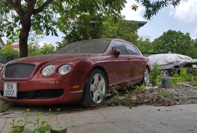 Xe siêu sang Bentley, biển độc nằm phủ bụi trên vỉa hè Hải Phòng Xe siêu sang Bentley, biển độc nằm phủ bụi trên vỉa hè Hải Phòng
