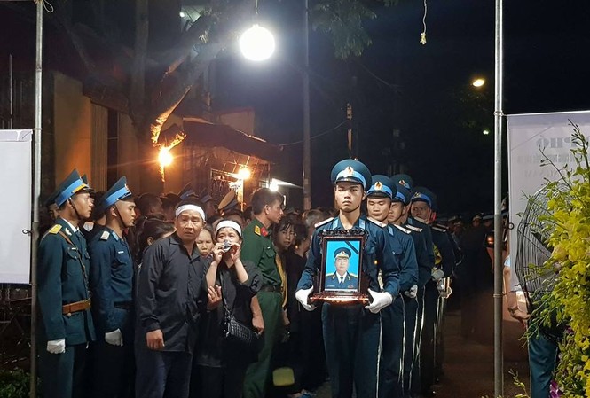 Quê nhà đau xót đón liệt sĩ phi công Phạm Giang Nam Quê nhà đau xót đón liệt sĩ phi công Phạm Giang Nam