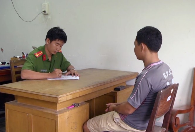 Giả danh công an huyện để chọc bạn cho vui Đối tượng Giảng Phú Châu tại cơ quan công an