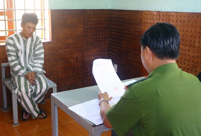 Truy bắt 2 nghi phạm vụ trộm hơn 8 tỷ đồng ở Vĩnh Long Công an tỉnh Vĩnh Long đã khởi tố bị can đối với Hồ Đức Thiện.