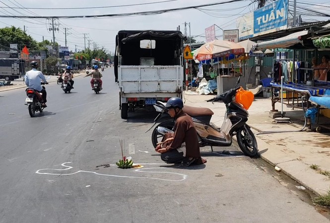 Va chạm với container, một người đàn ông tử vong tại chỗ Hiện trường vụ tai nạn