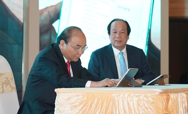 Trục liên thông văn bản quốc gia: Mỗi năm tiết kiệm hơn 1.200 tỷ đồng Thủ tướng ký Quyết định phê duyệt Đề án Trục liên thông văn bản quốc gia trên máy tính bảng - ảnh: Q.H