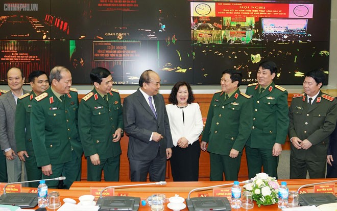 Xử lý nghiêm sai phạm trong quản lý, sử dụng đất quốc phòng Thủ tướng Nguyễn Xuân Phúc và các đại biểu dự hội nghị