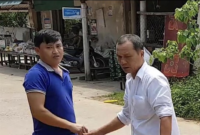 'Vừa ăn cướp, vừa la làng'? Mai Xuân Hiển được cho là đã xông vào nhà nhân chứng, kéo ông Dũng (nạn nhân bị lừa tiền) ra ngoài, xin đừng cung cấp thông tin gì cho Báo Tiền Phong