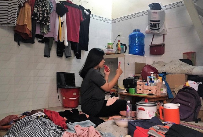 Sống kiểu 'trạch', ba tháng không ra phố Việc trang điểm và lên đồ đối với một trạch nữ chỉ đếm trên đầu ngón tay