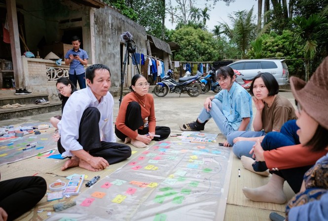 Người miền núi nói bằng nghệ thuật đương đại Nhóm Mắt trần cùng bà con tại Bá Thước (Thanh Hóa)