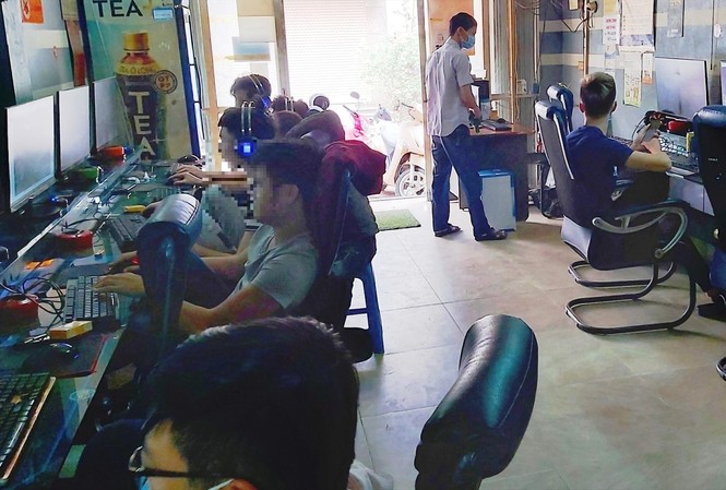 Bất chấp chống dịch, game thủ vẫn tụ tập tưng bừng Quán Monaco E-Sport Center vẫn mở cửa bất chấp lệnh cấm Ảnh: Võ Hóa