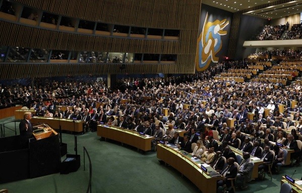Nhật, Hàn nín thinh trước đe dọa 'phá hủy Triều Tiên' của ông Trump Tổng thống Mỹ Donald Trump lần đầu tiên phát biểu tại Đại hội đồng Liên Hợp Quốc ngày 19/9. Ảnh: AP