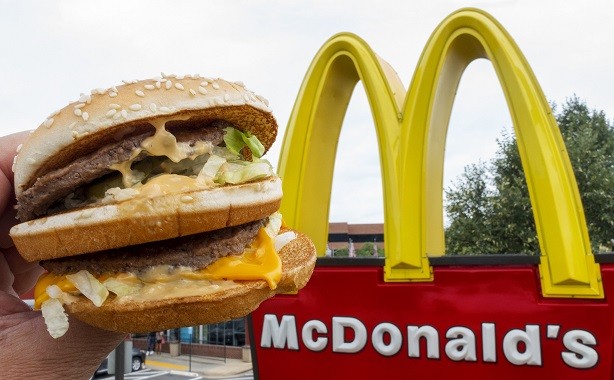 Gần 200 người Mỹ tiêu chảy vì ăn salad McDonald Hiện McDonald đã ngừng bán salad tại hơn 3.000 của mình.