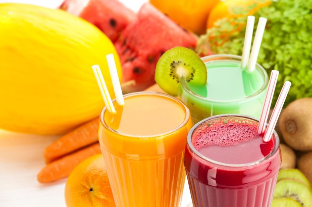 Suýt chết vì ‘làm đẹp’ bằng nước trái cây Nước trái cây rất tốt cho cơ thể, nhưng tiêm nước vào tĩnh mạch thì có thể nguy hiểm đến tính mạng. Ảnh minh họa