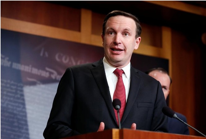 Ông Trump đe dọa Iran để bán bom cho Ả rập Xê út ? Thượng nghị sỹ Chris Murphy cho rằng, chính quyền ông Trump muốn lách luật để bán vũ khí cho Ả rập Xê út.