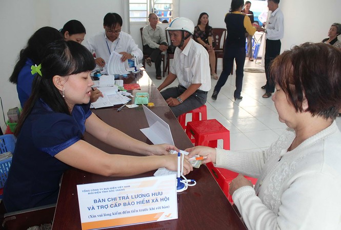 Bộ Lao động đề xuất cấp bù 12% lương hưu cho lao động nữ Cấp bù cao nhất hơn 12% lương cho lao động nữ nghỉ hưu năm 2018. Ảnh minh họa.
