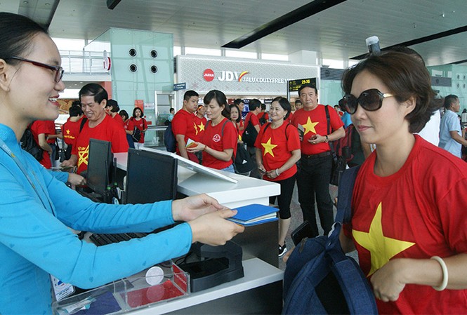 Hàng không tiếp tục tăng chuyến, kết hợp tour sang Indonesia Người hâm mộ có thể lựa chọn bay thẳng hoặc đi nối chuyến tới Jakarta.