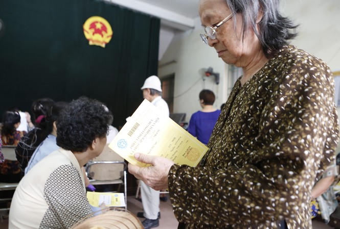 Sẽ điều chỉnh lương hưu theo hướng chia sẻ giữa người hưởng cao và thấp Bộ LĐ-TB&XH bắt tay nghiên cứu điều chỉnh chính sách lương hưu theo hướng chia sẻ.