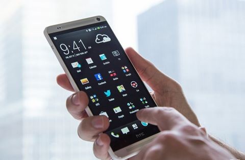 SOS: Smartphone là nguyên nhân dẫn đến đau mỏi vai gáy Ảnh minh hoạ: Internet