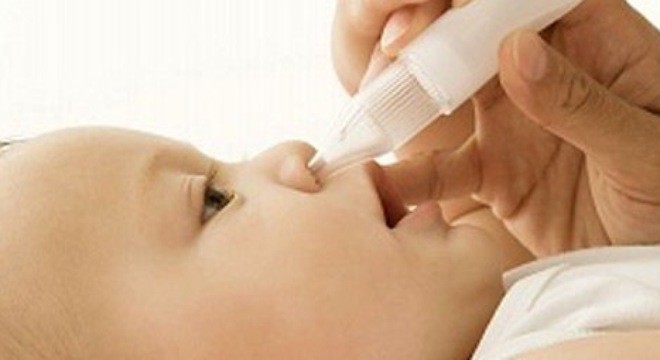 Mẹ hại con vì dùng nước muối sinh lý làm điều này Ảnh minh họa: Internet