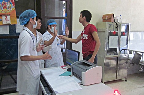 Bộ trưởng Bộ Y tế đề nghị xử lý hình sự đối tượng hành hung thầy thuốc Bộ trưởng Bộ Y tế đề nghị xử lý hình sự đối tượng hành hung thầy thuốc. Ảnh minh hoạ: Internet