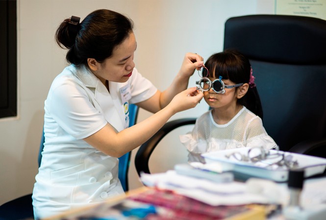 Trẻ bị lác thường kèm theo những bệnh mắt nào? Có tới 70% trẻ bị lác có kèm theo các tật khúc xạ. Ảnh minh hoạ: Internet