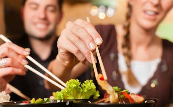 Người bị ung thư nên ăn kiêng thế nào? Ảnh minh họa: Interhet