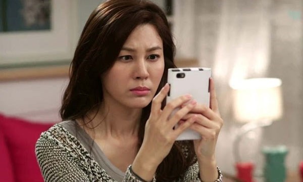 Vợ muốn xỉu khi đọc nội dung tin nhắn nữ đồng nghiệp gửi chồng mình Ảnh minh hoạ: Internet