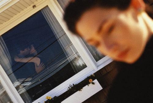 Sau đòn ghen, sếp bà 'dằn mặt' thư ký trẻ cặp bồ với giám đốc một câu lạnh người Ảnh minh họa: Internet