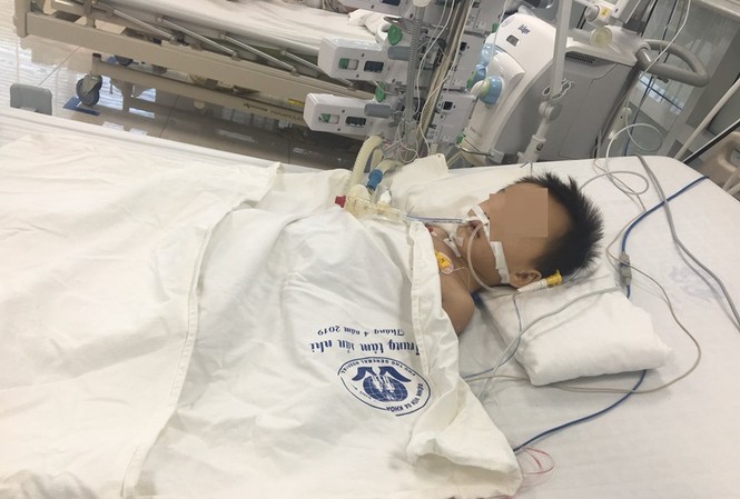 Bé trai 2 tuổi hỏng gan, nguy kịch vì ngộ độc thuốc hạ sốt Bá trai ngộ độc thuốc hạ sốt có tiên lượng rất xấu.