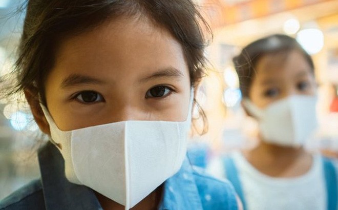 Cách đeo khẩu trang đúng để phòng chống dịch virus corona Ảnh minh họa: Internet