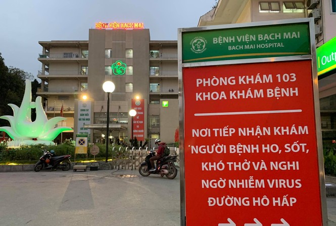 Bệnh viện Bạch Mai đóng cửa cách ly 3 khoa điều trị liên quan ca mắc COVID-19 Ảnh: Như Ý