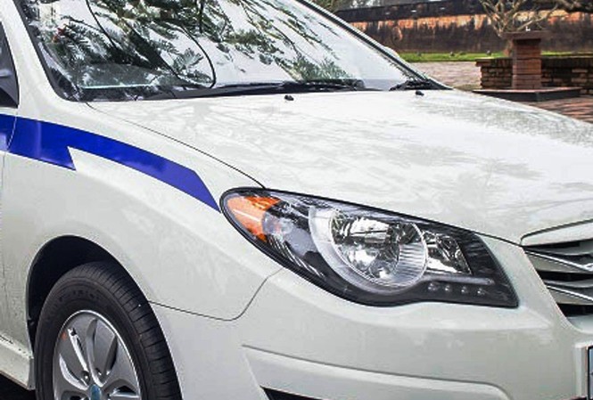 Bắt giữ “bác thằng bần” cầm cố cả xe taxi vì bài bạc Để có tiền bài bạc, Kỳ mang cả xe taxi của hãng mà mình lái thuê để kiếm sống đi cầm cố