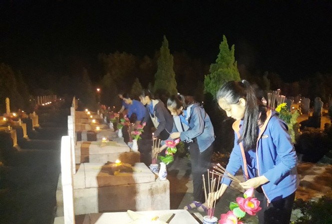 TT-Huế: Đêm bừng cháy lửa tri ân nghĩa tình Thắp nến tri ân các anh hùng liệt sĩ