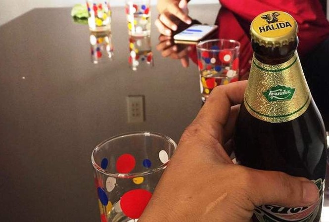 Chai bia Huda nắp Halida: Hai sản phẩm sản xuất trên cùng dây chuyền Chai bia Huda dập nắp đậy Halida là trường hợp hy hữu, do có khả năng 2 sản phẩm bia chai Huda và Halida cùng kích thước nắp chai, lại được sản xuất trong cùng dây chuyền, nên dẫn đến tình trạng gắn nhầm nắp