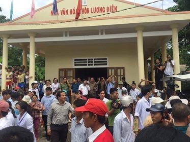 Xe rước dâu gặp nạn 13 người chết: Tang thương bao trùm vùng quê Nhiều người dân thôn Lương Điền sững sờ trước sự ra đi đột ngột của hàng xóm láng giềng.