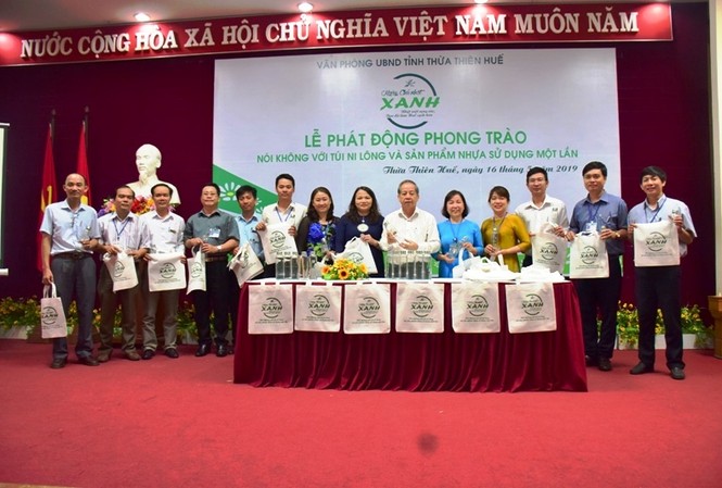 Hội nghị, hội thảo tại Huế sẽ dừng sử dụng nước uống đóng chai nhựa dùng một lần Phát động nói không với túi ni lông và chai nhựa dùng một lần