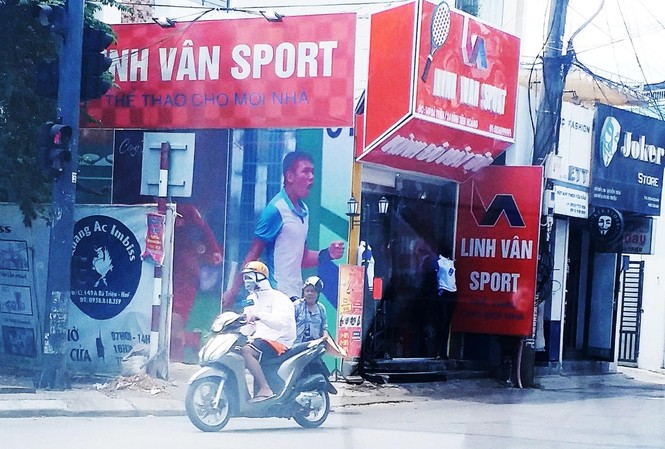Cấp nhầm giấy phép kinh doanh, Trưởng phòng Tài chính - Kế hoạch TP Huế nói gì? Gần 1 năm trời, các cơ quan chức năng TP Huế không cưỡng chế nổi mỗi công trình xây dựng trái phép lấn lộ giới Quốc lộ 49 tại số 149 Bà Triệu - Huế