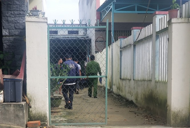 Người đàn ông tử vong bất thường với vết thương ở bụng Nhà anh H. nơi phát hiện vụ việc. Ảnh T. S