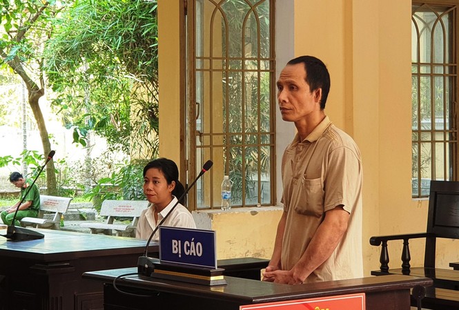Cãi nhau vì cái hàng rào, anh đâm em ruột tử vong Bị cáo Lập tại tòa