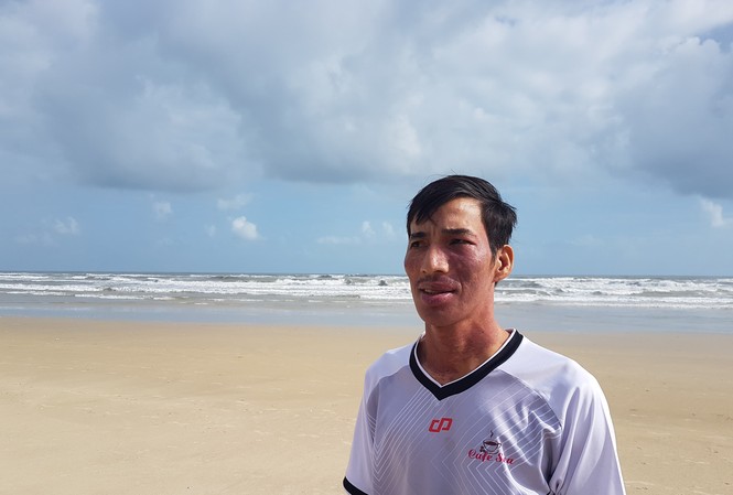 Gặp người phát hiện hàng chục ký heroin trong can nhựa ở bãi biển Anh Lê Văn Thảo, người phát hiện và báo cáo vụ việc lên cơ quan chức năng