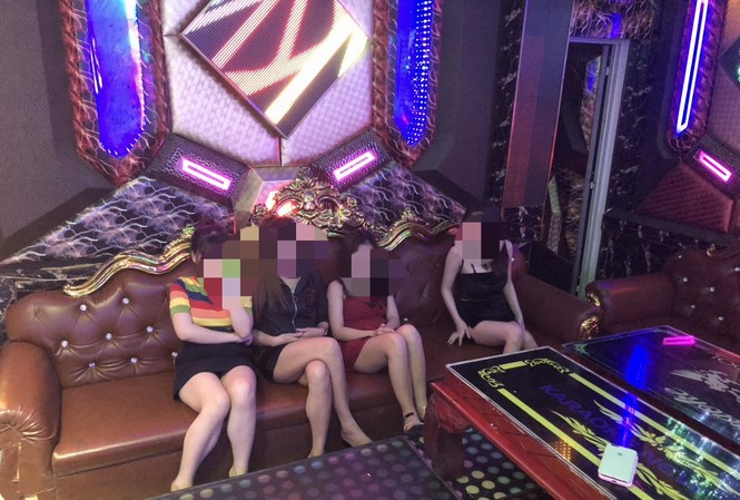 14 thanh niên nam nữ phê ma túy trong quán karaoke 14 thanh niên nam nữ sử dụng ma túy trong quán karaoke