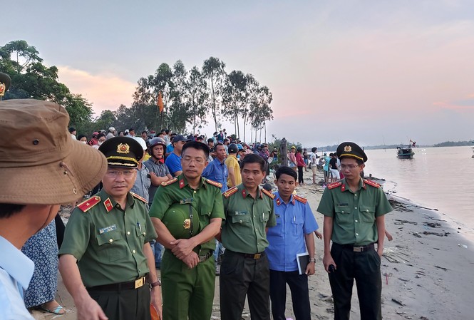 Giám đốc Công an Quảng Nam nói về nguyên nhân vụ lật ghe 5 người mất tích Thiếu tướng Nguyễn Đức Dũng - Giám đốc Công an tỉnh Quảng Nam chỉ đạo tìm kiếm cứu nạn