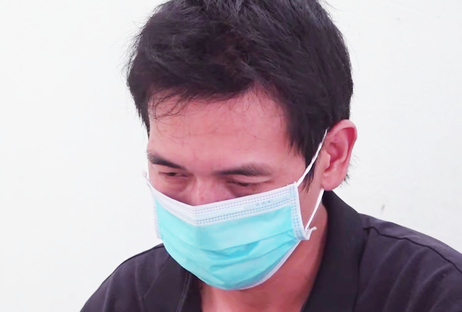 Bắt nhân viên BQL quỹ đất huyện trục lợi bất chính Bùi Minh Duẩn. ảnh CA
