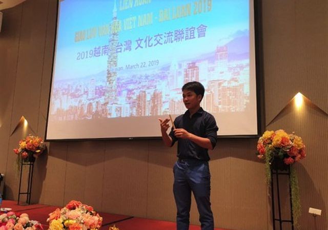 Đưa ống hút tre Việt Nam ra thế giới, 8X kiếm hàng tỉ đồng mỗi tháng Anh Nguyễn Văn Mão giới thiệu ống hút tre tại Đài Loan (Trung Quốc) tháng 3/2019.