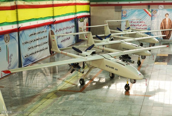 Iran tăng cường sức mạnh bằng hàng loạt máy bay không người lái nội địa Lực lượng Mặt đất của Quân đội Iran đã nhận được lô máy bay không người lái Mohajer-6 sản xuất trong nước đầu tiên. Ảnh; Merh