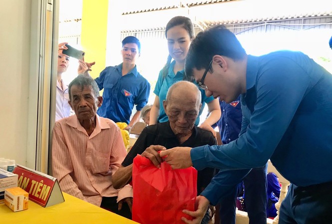 Hành trình tình nguyện đem niềm vui đến cho người dân Hà Tĩnh Hành trình tình nguyện đem niềm vui đến cho người dân Hà Tĩnh