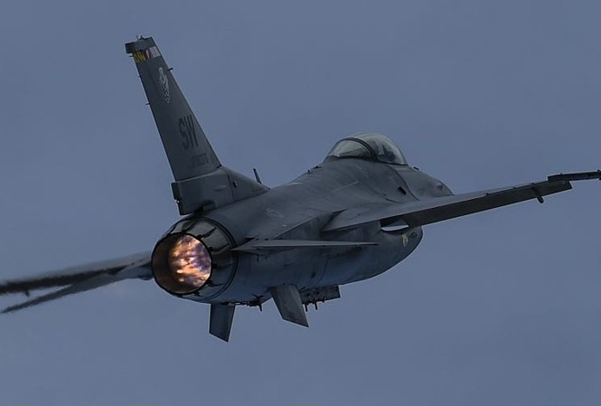 Máy bay chiến đấu F-16 của Pakistan rơi khi luyện tập Một chiếc máy bay F-16