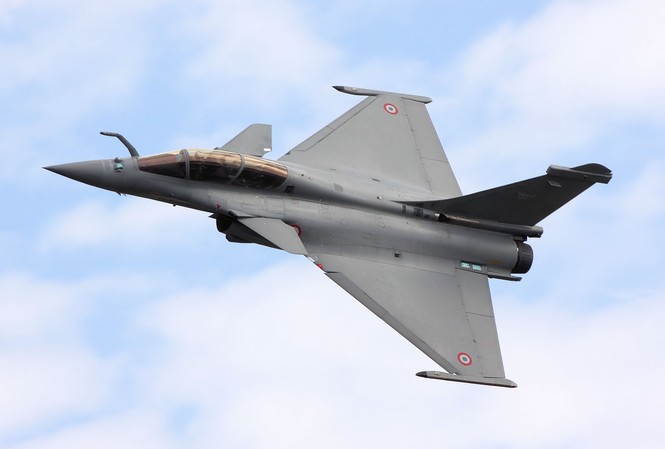 Ấn Độ thử nghiệm chiến đấu cơ Rafale gần biên giới Trung Quốc Ấn Độ thử nghiệm chiến đấu cơ Rafale gần biên giới Trung Quốc