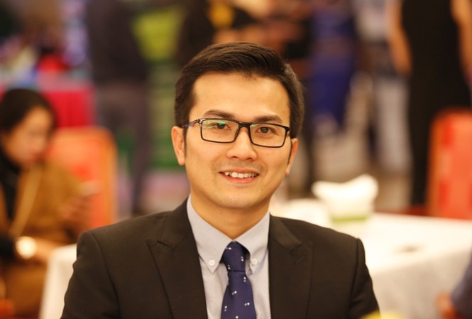 Chắp cánh ước mơ cho tài năng trẻ phát triển PGS. Trần Xuân Bách tại buổi đáu giá gây quỹ Hỗ trợ tài năng trẻ