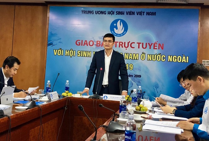 Festival thanh niên, sinh viên toàn châu Âu lần 5 tổ chức tại Hà Lan Anh Bùi Quang Huy, Bí thư T.Ư Đoàn, Chủ tịch T.Ư Hội SVVN chủ trì buổi giao ban trực tuyến với các Hội SVVN ở nước ngoài.